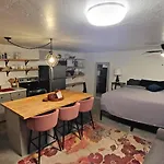 Stunning Phoenix Studio: Stylish Oasis In A Prime Location