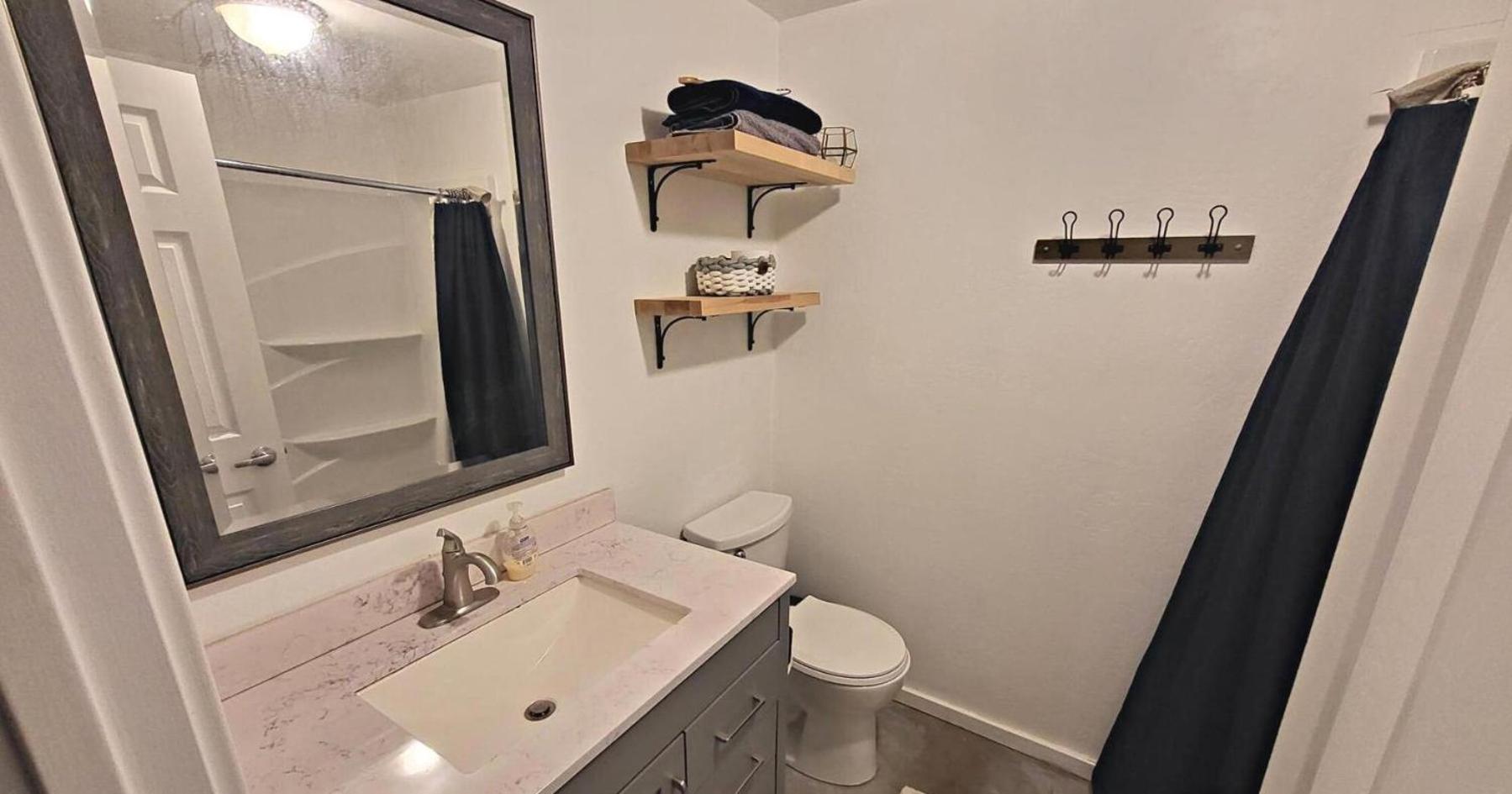 Stunning Studio: Stylish Oasis In A Prime Location Apartment